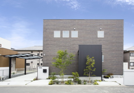 福岡県久留米市「直線的なデザインが印象的なシンプルモダン外構」外構工事
